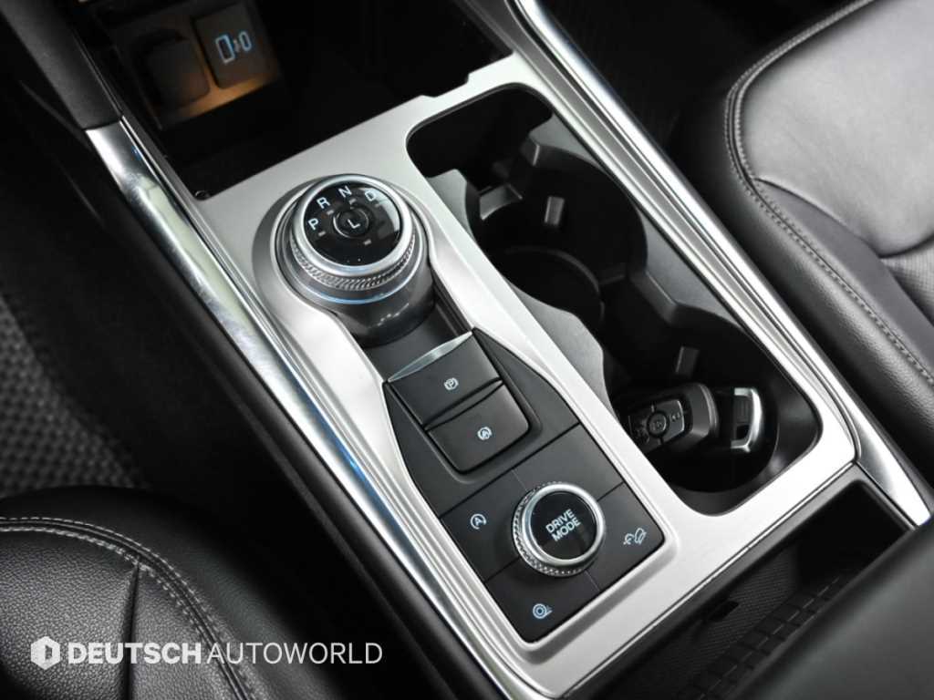 Ford Explorer — photo 09