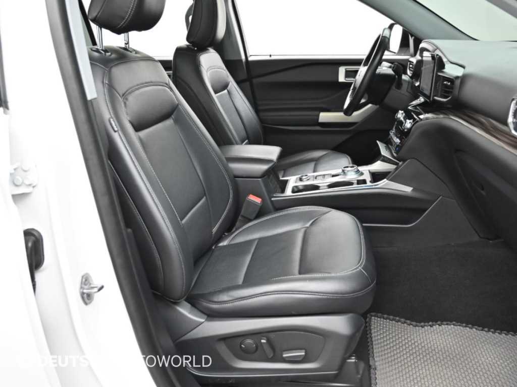 Ford Explorer — photo 10