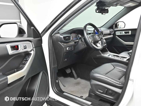 Ford Explorer — photo 11