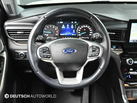 Ford Explorer — photo 13