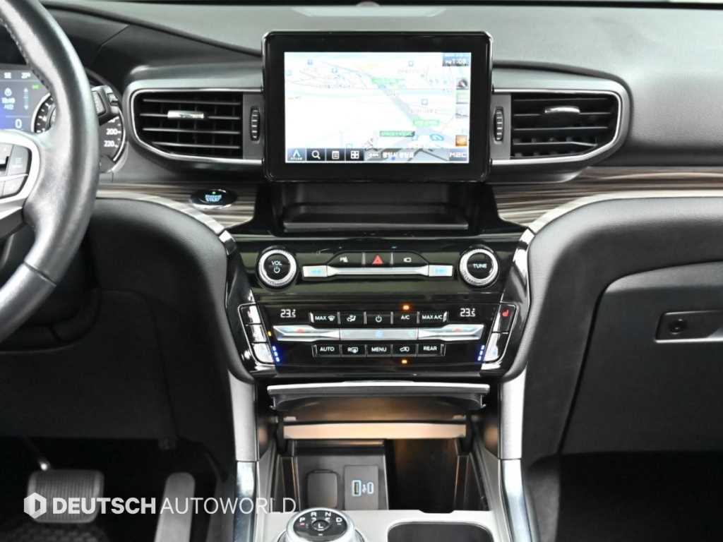Ford Explorer — photo 14