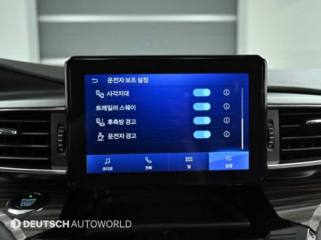 Ford Explorer — photo 17