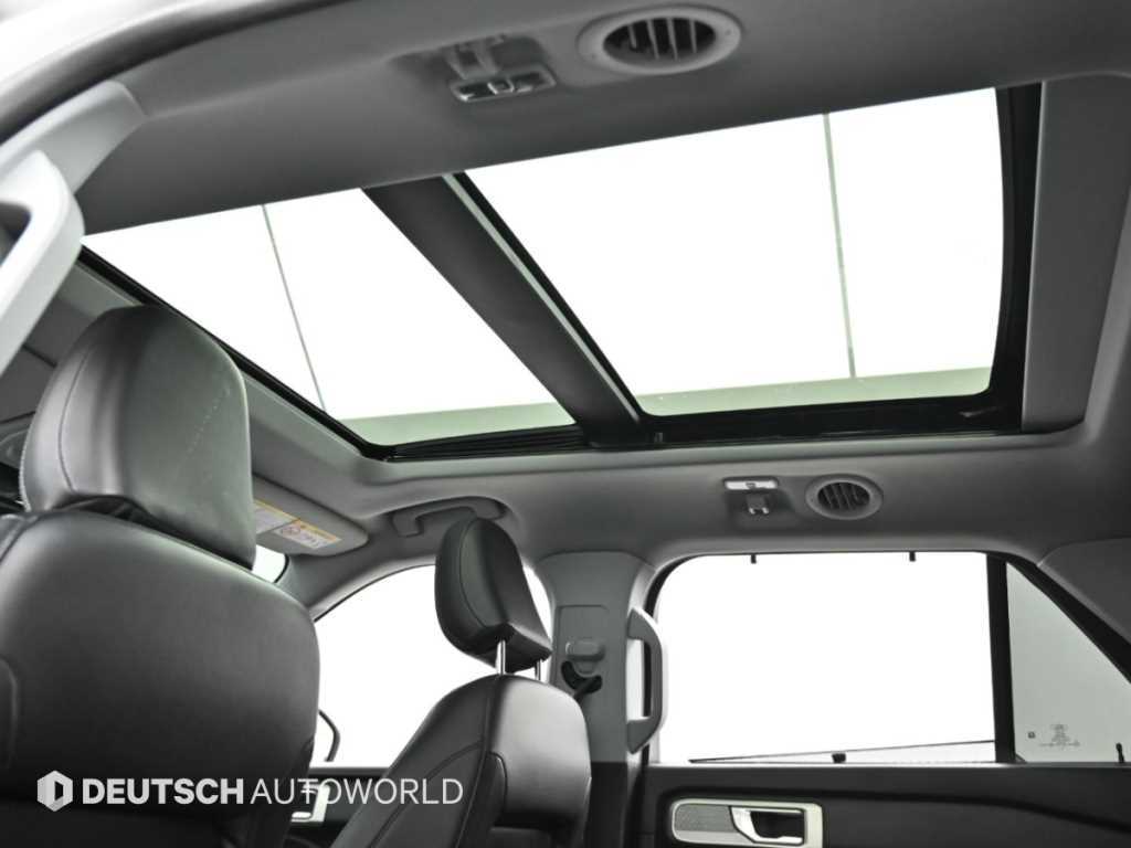 Ford Explorer — photo 18