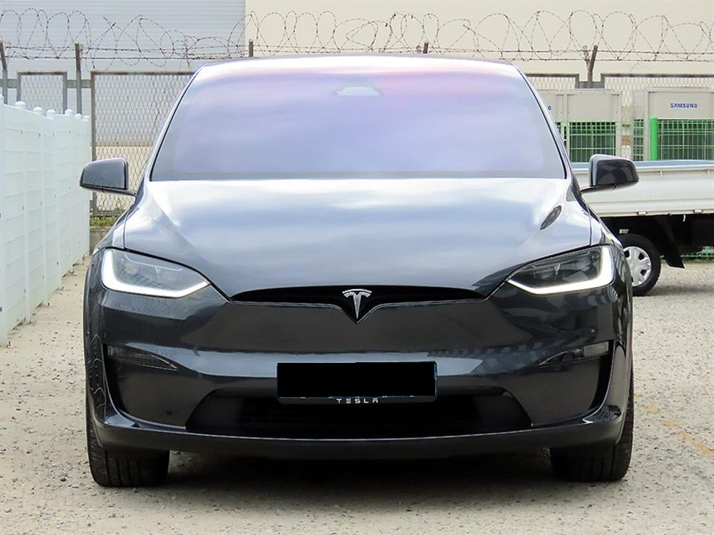 Tesla Model X — photo 01