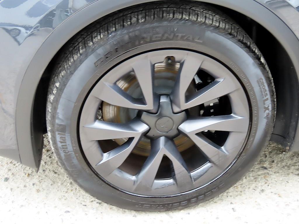 Tesla Model X — photo 20