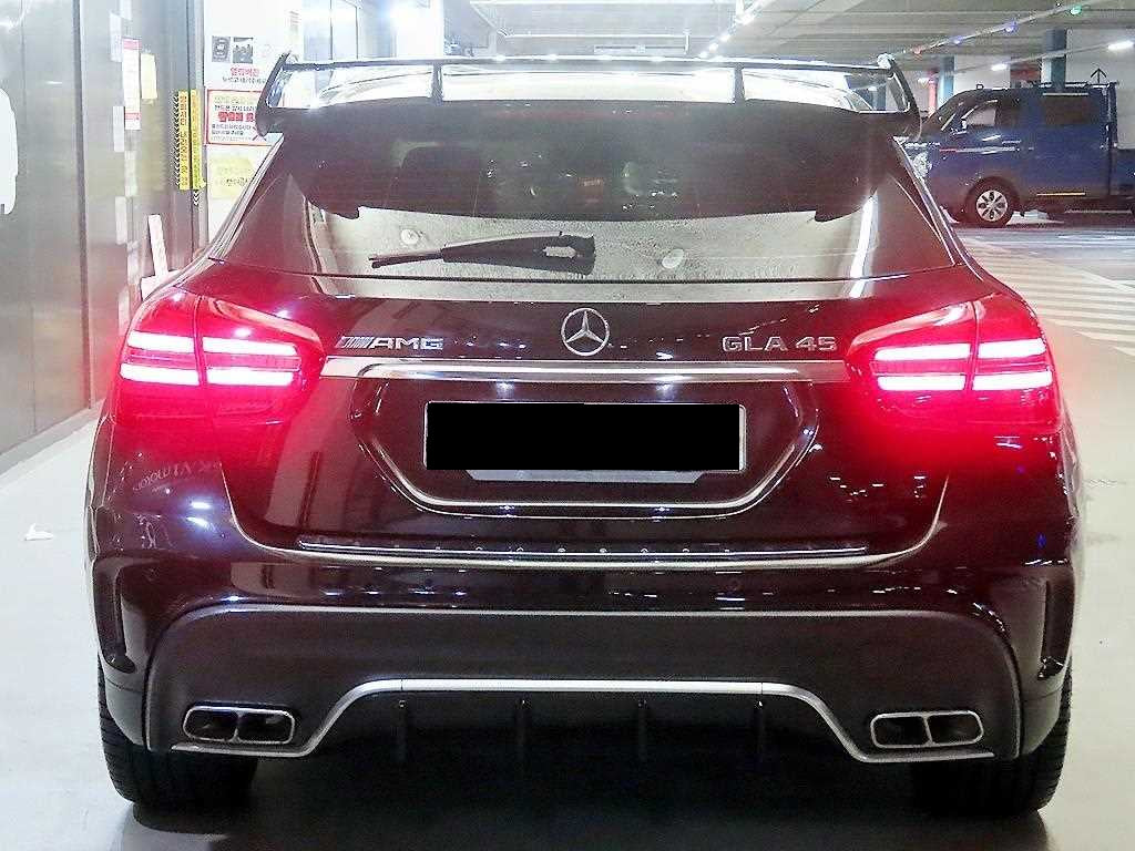 Mercedes-Benz GLA-Class — photo 05