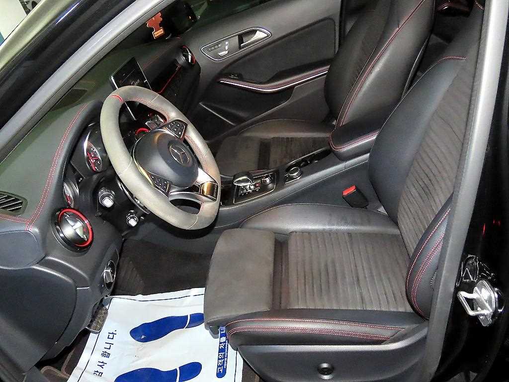 Mercedes-Benz GLA-Class — photo 06