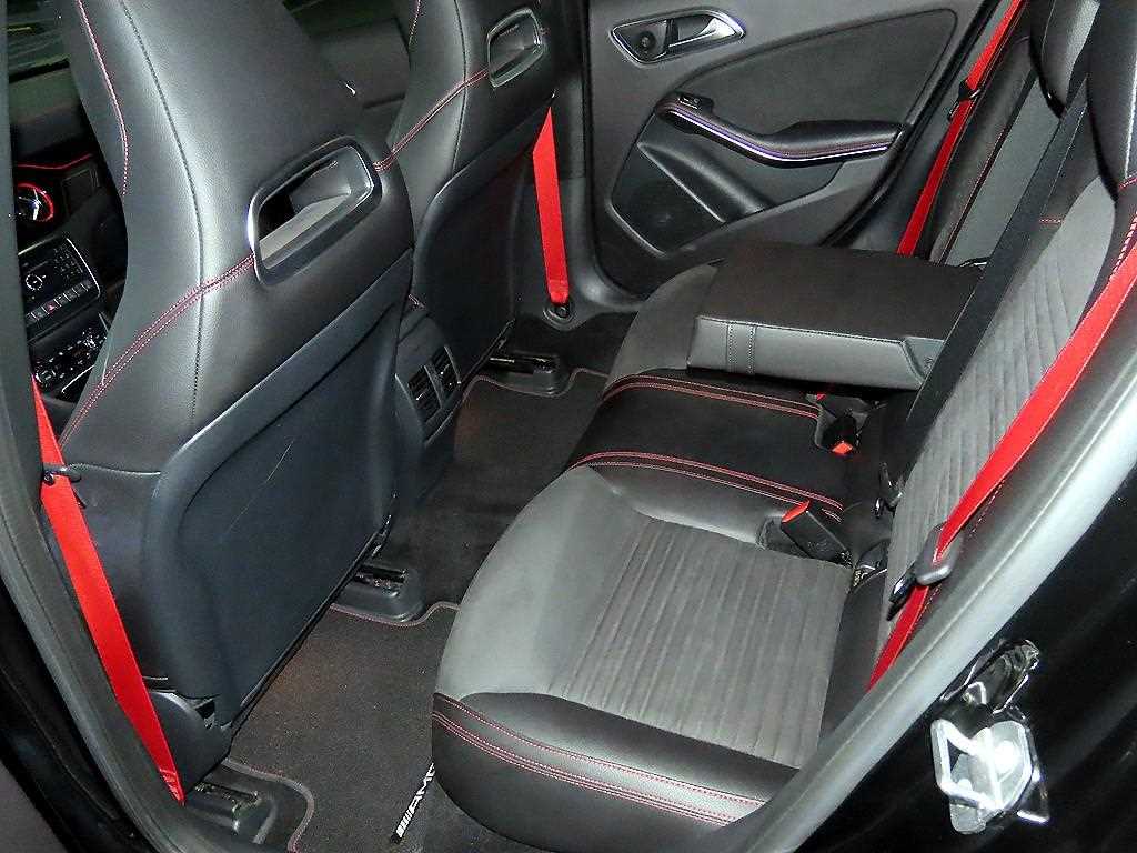 Mercedes-Benz GLA-Class — photo 07