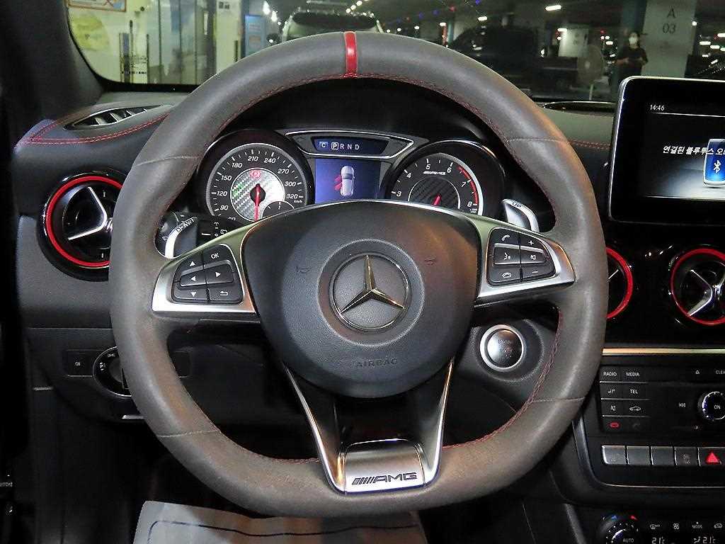 Mercedes-Benz GLA-Class — photo 08