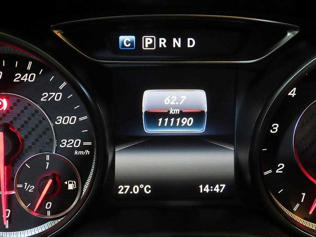 Mercedes-Benz GLA-Class — photo 09