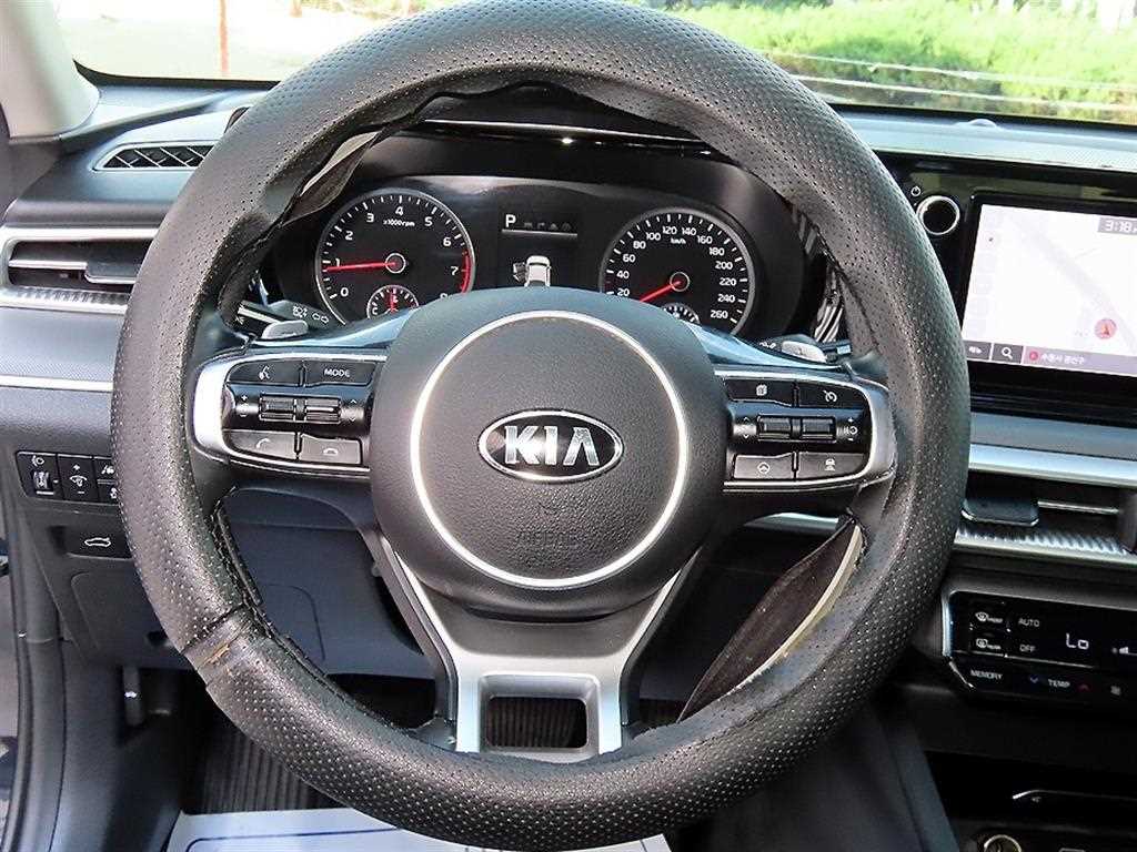 Kia K5 — photo 08