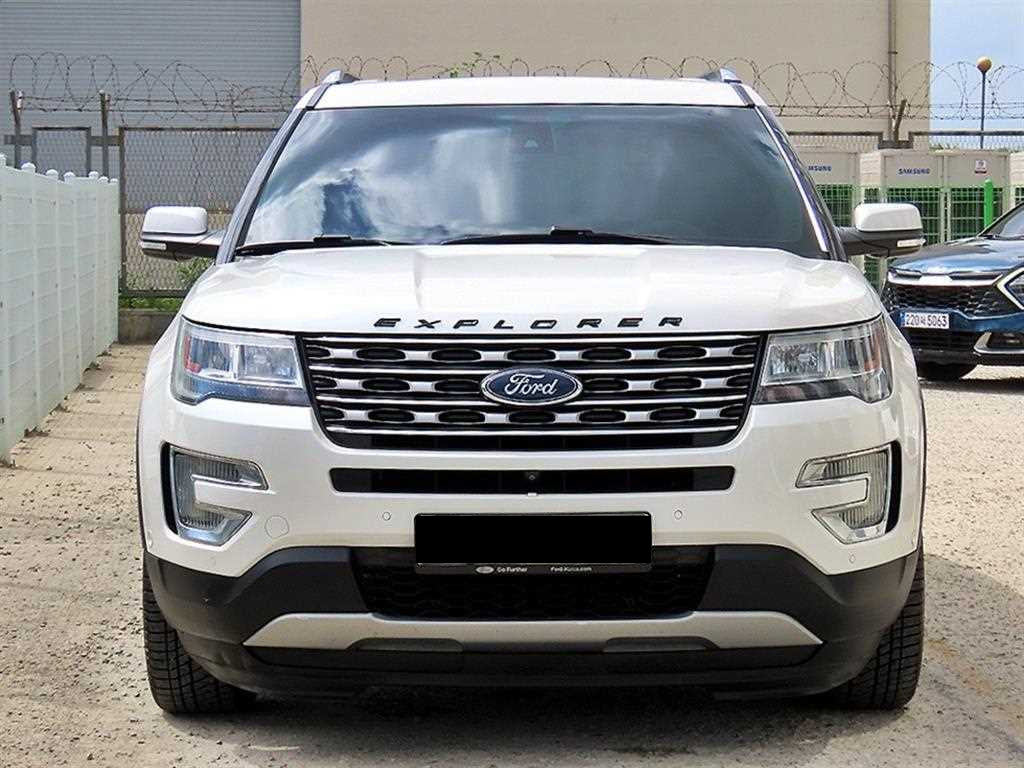 Ford Explorer — photo 02