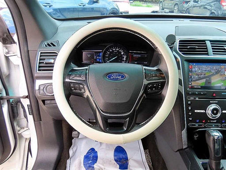 Ford Explorer — photo 08