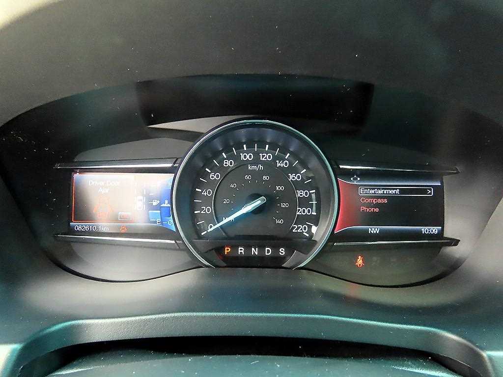 Ford Explorer — photo 09