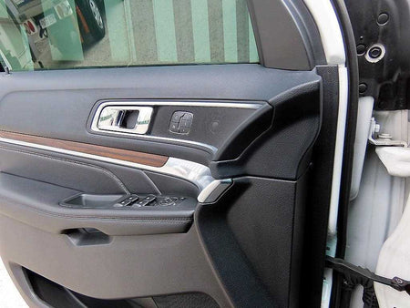 Ford Explorer — photo 11
