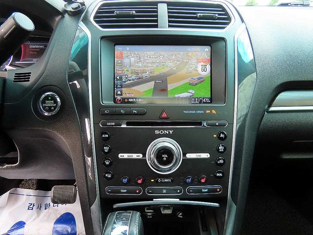 Ford Explorer — photo 12