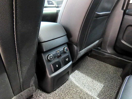Ford Explorer — photo 16