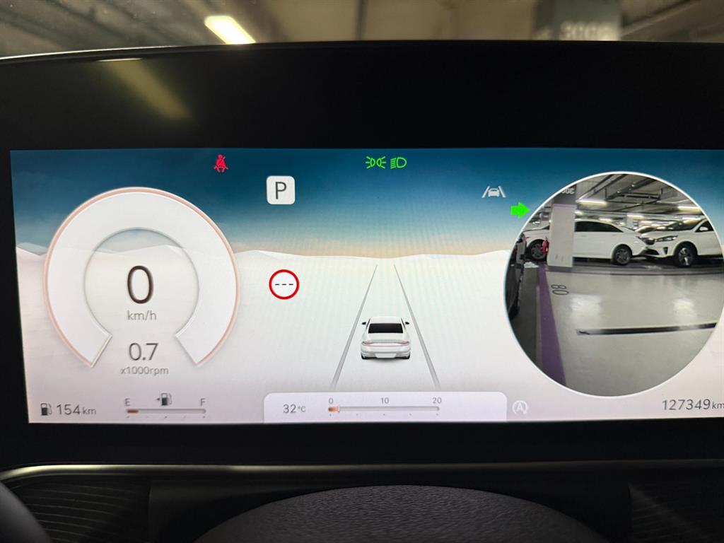 Genesis G90 — photo 08