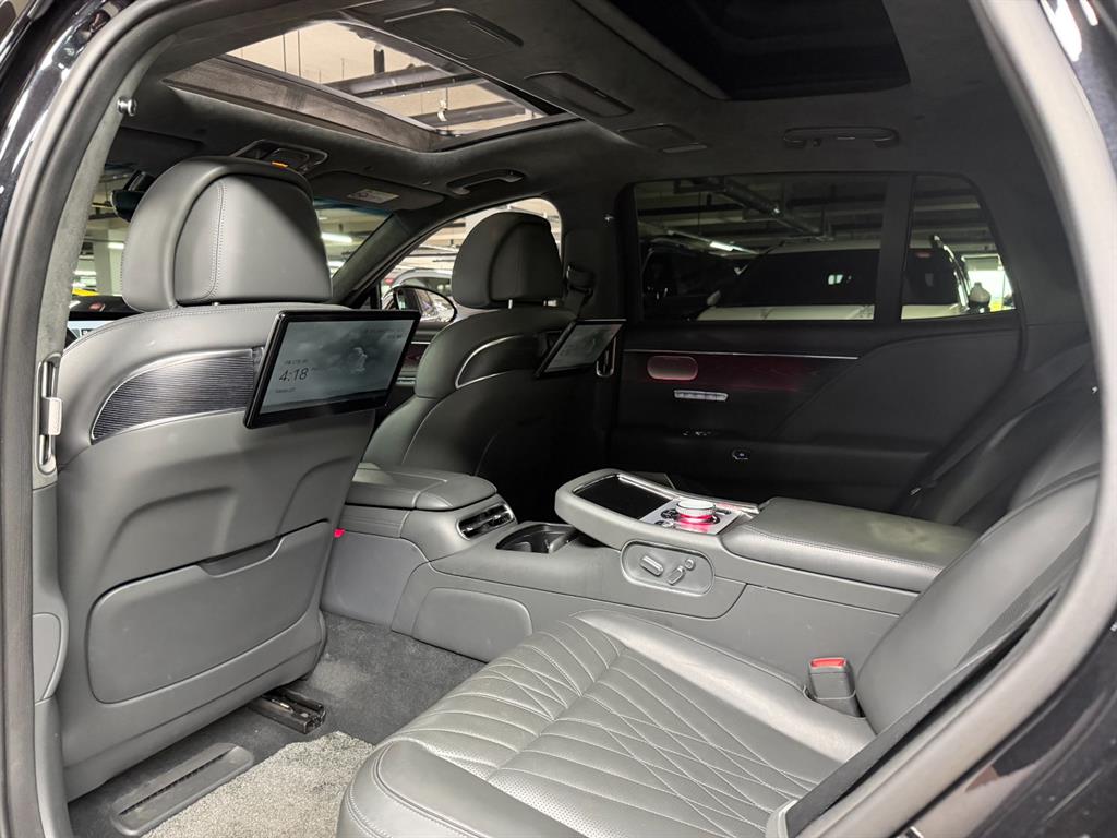 Genesis G90 — photo 16