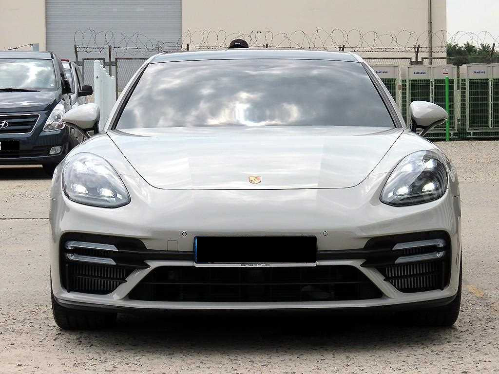 Porsche Panamera — photo 01