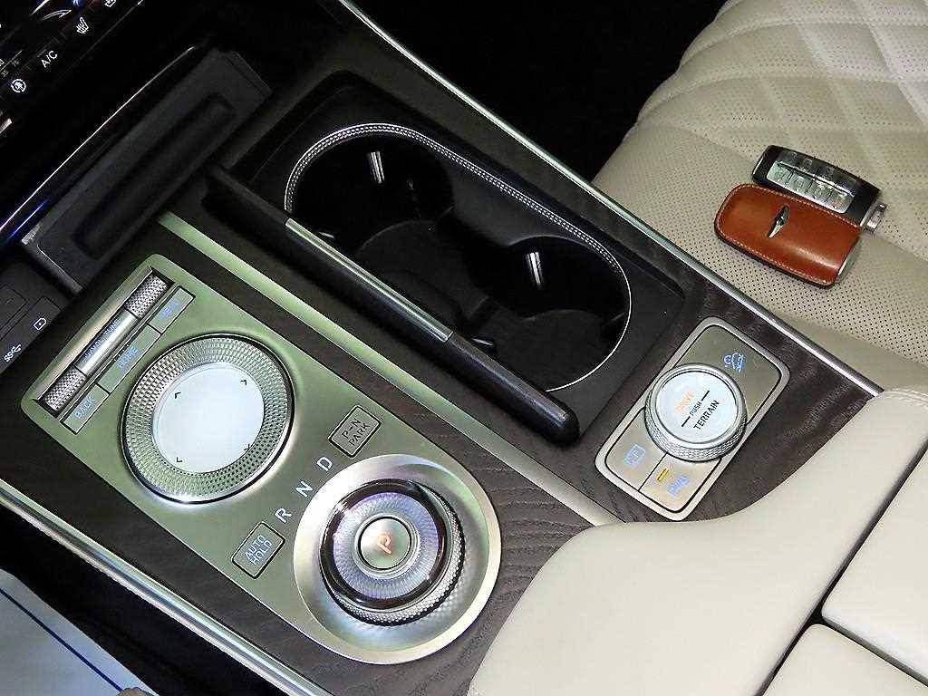 Genesis GV80 — photo 12