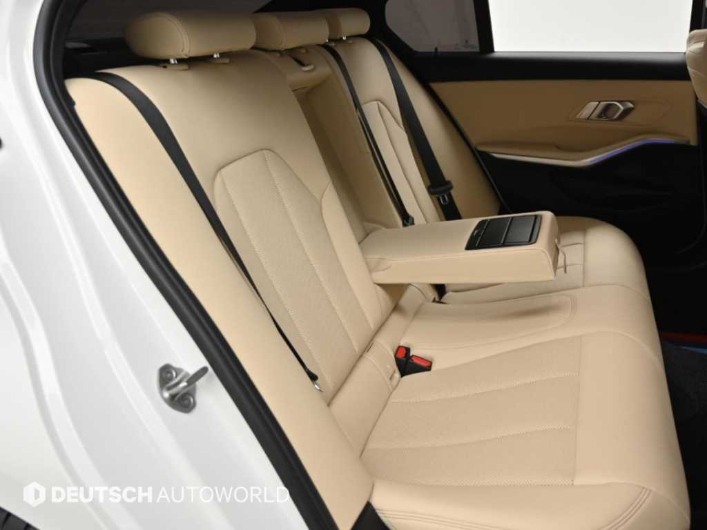 BMW 3-Series — photo 12