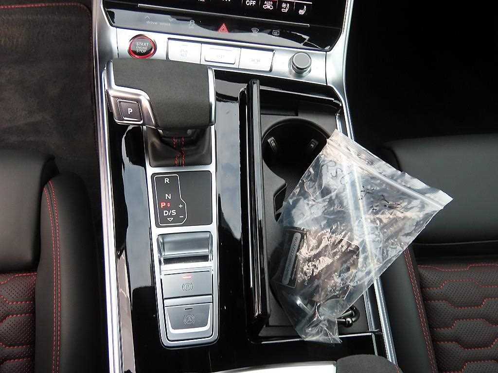 Audi RS6 — photo 11