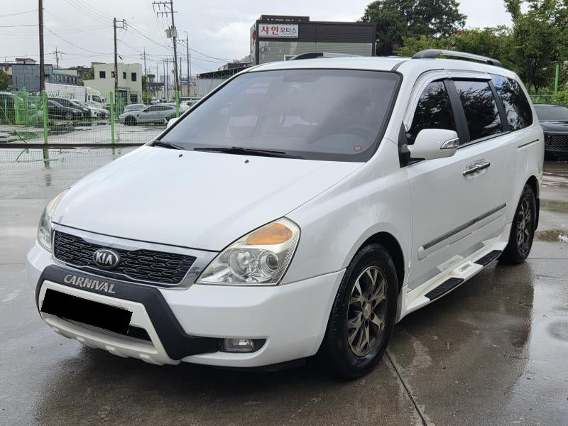 Kia Carnival — photo 01