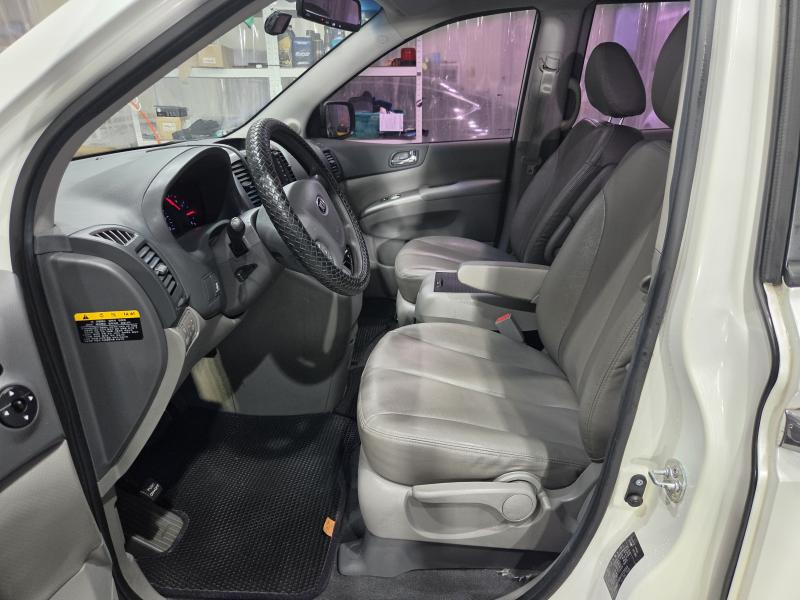 Kia Carnival — photo 05