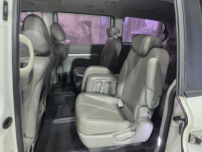 Kia Carnival — photo 06