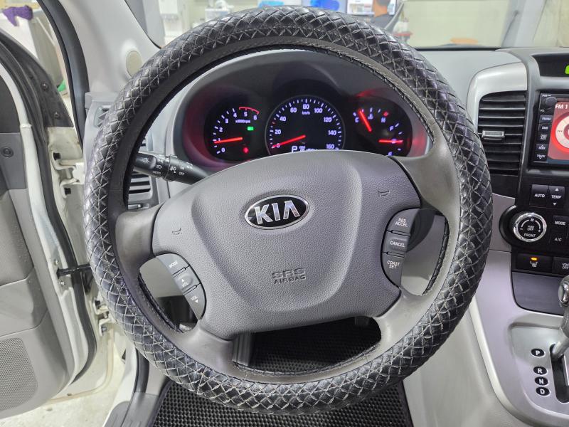 Kia Carnival — photo 08