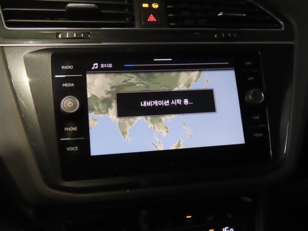Volkswagen Tiguan — photo 08