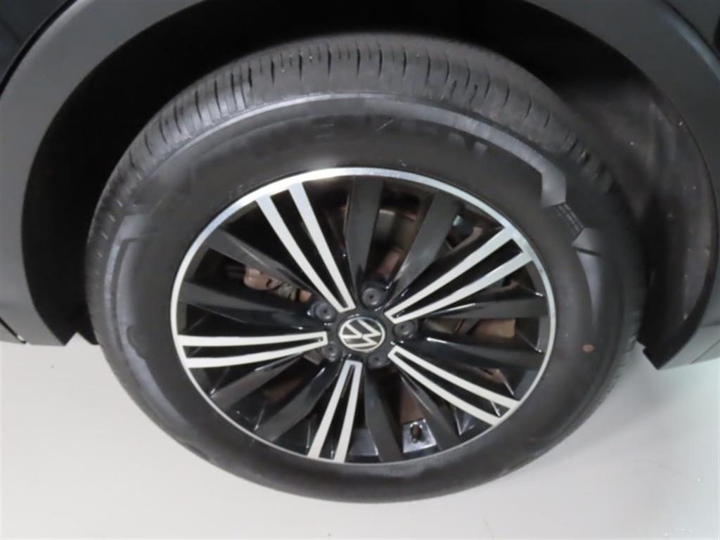 Volkswagen Tiguan — photo 17