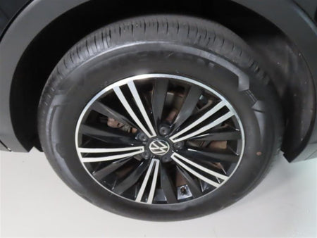 Volkswagen Tiguan — photo 17