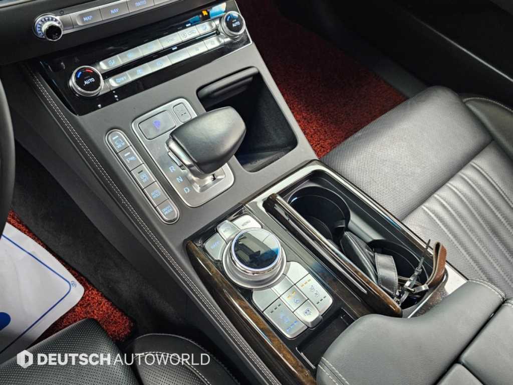 Genesis G90 — photo 09