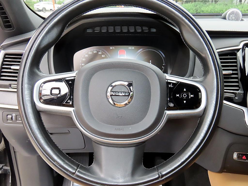 Volvo XC90 — photo 08