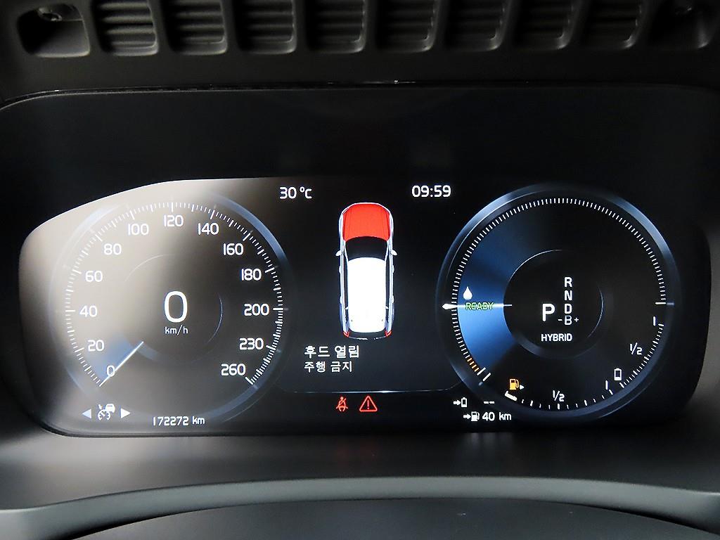 Volvo XC90 — photo 09