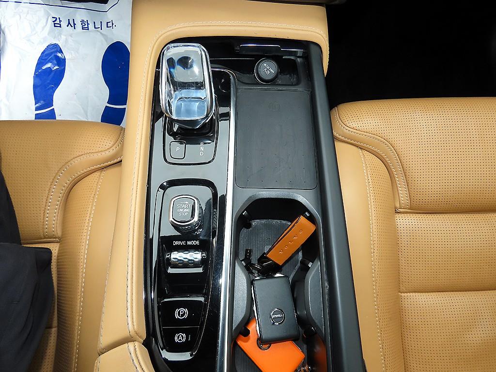 Volvo XC90 — photo 10
