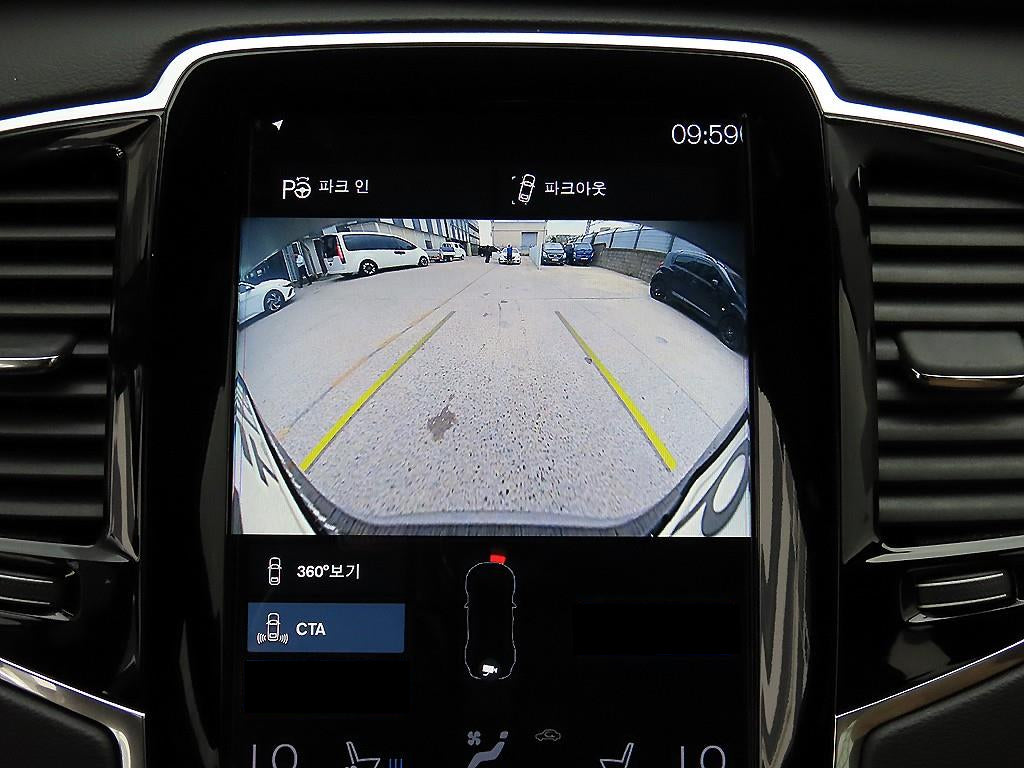 Volvo XC90 — photo 14