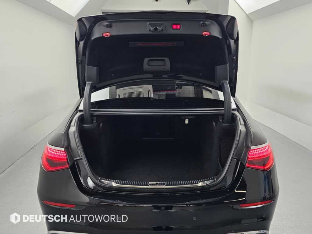 Mercedes-Benz S-Class — photo 19