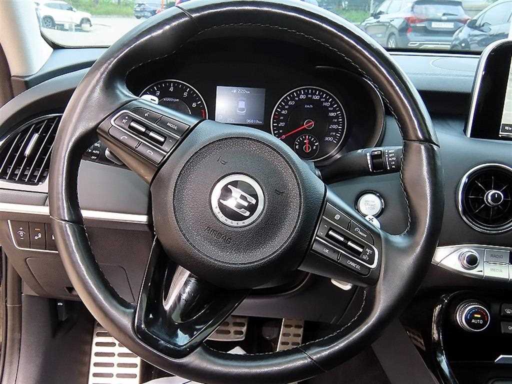 Kia Stinger — photo 08