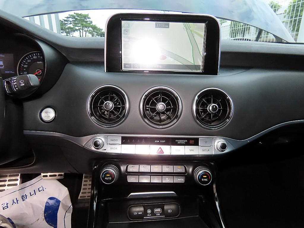 Kia Stinger — photo 12