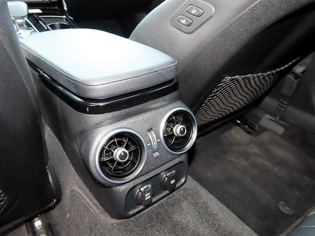 Kia Stinger — photo 15