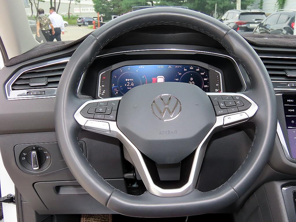 Volkswagen Tiguan — photo 08