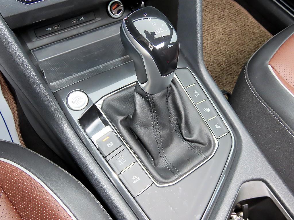 Volkswagen Tiguan — photo 11