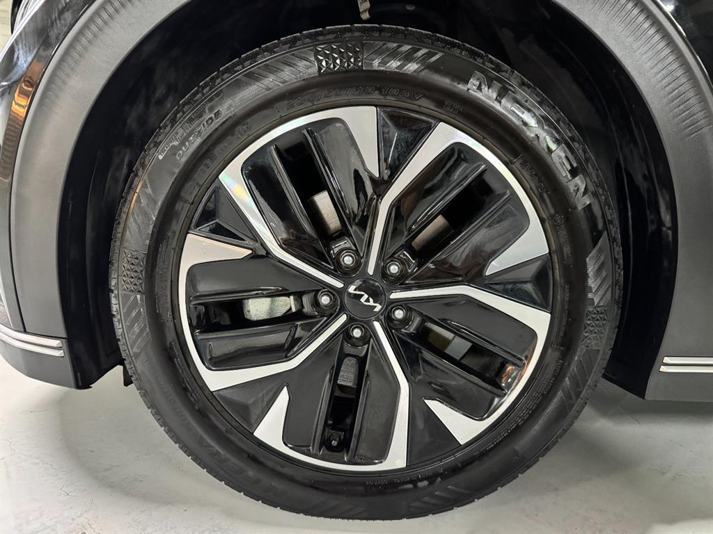 Kia EV6 — photo 19