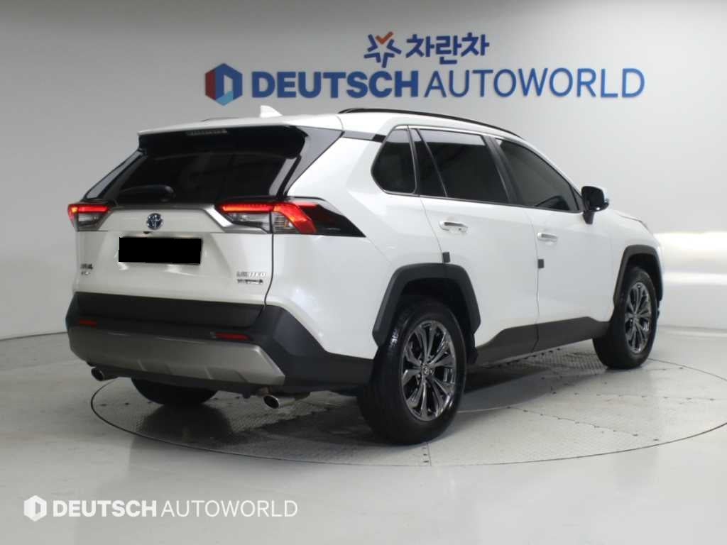 Toyota RAV4 — photo 02