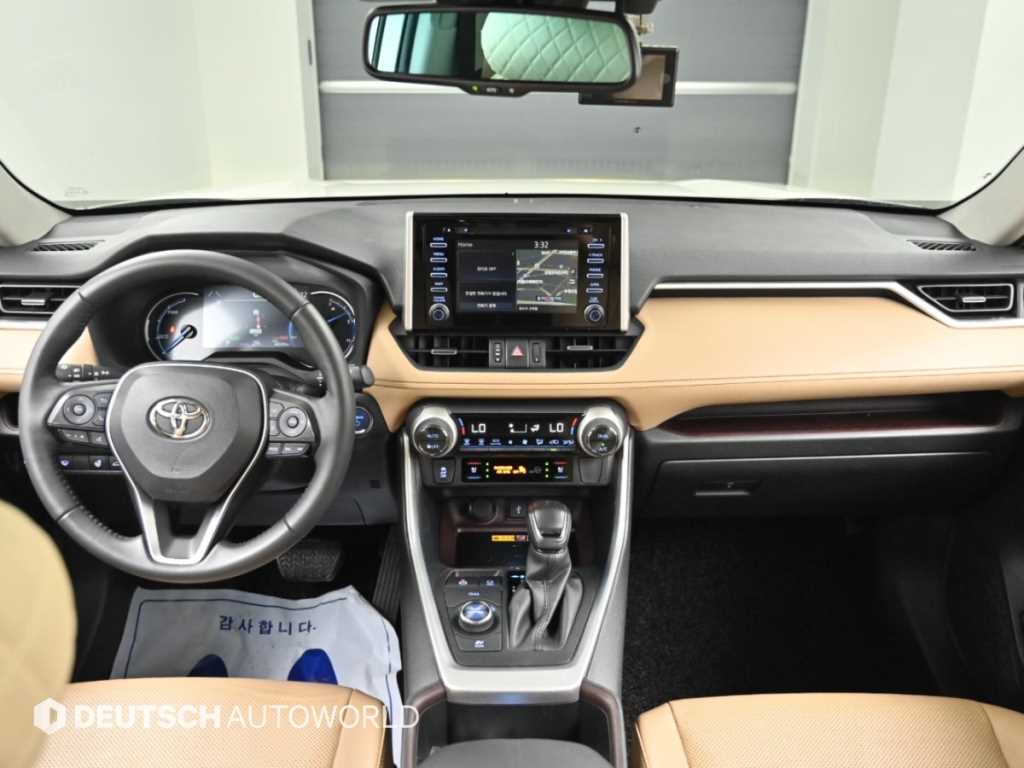 Toyota RAV4 — photo 07