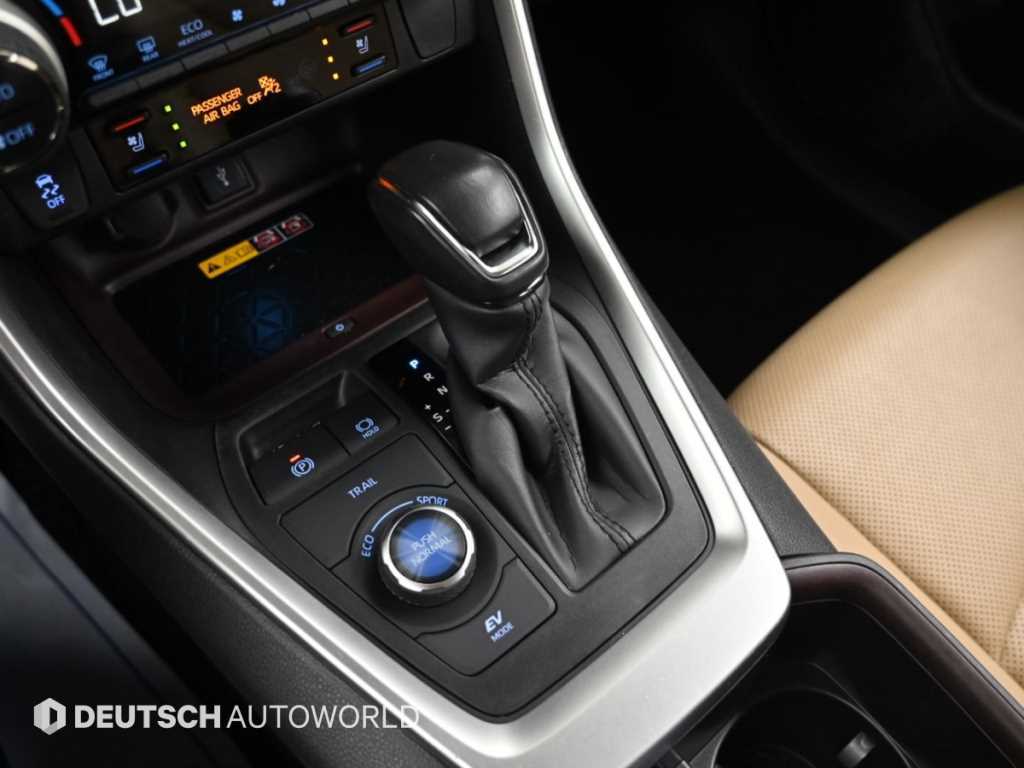 Toyota RAV4 — photo 09