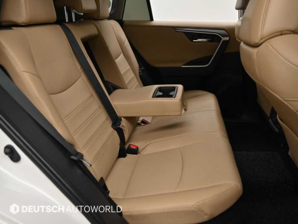 Toyota RAV4 — photo 12